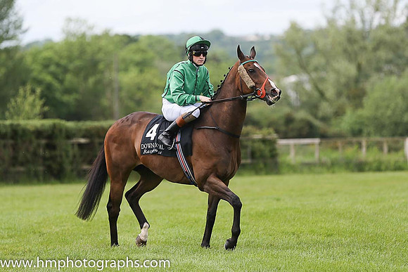 01st Calm Bay ( 4 , emerald greeen, black seams ) and G.P. Halpin (5) - Trainer : H.Rogers - Owner : Mrs M.Rogers