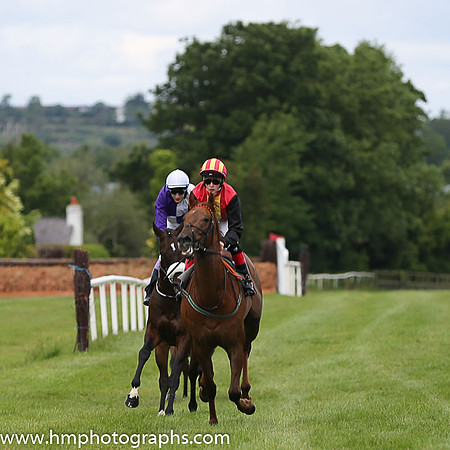08th Danz Gift ( 7 , red, yellow panel ) and R.P. Downey (5) - Trainer : Ms. Sheila Lavery - Owner : John Lavery