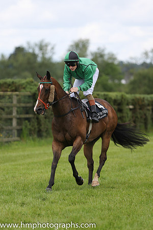 01st Calm Bay ( 4 , emerald greeen, black seams ) and G.P. Halpin (5) - Trainer : H.Rogers - Owner : Mrs M.Rogers