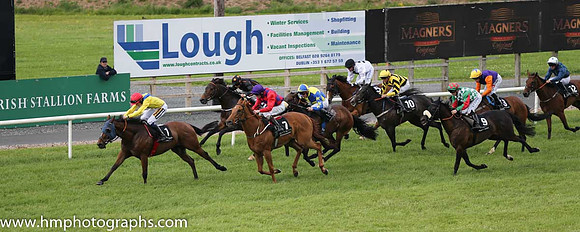 02nd Ask Dad (GB) ( 1 , yellow, royal blue chevron ) and D.W. O'Connor (7) - Trainer : Damian Joseph English - Owner : Grougha Stables Limited