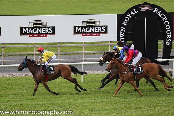 02nd Ask Dad (GB) ( 1 , yellow, royal blue chevron ) and D.W. O'Connor (7) - Trainer : Damian Joseph English - Owner : Grougha Stables Limited