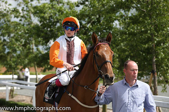 05th King Christophe ( 3 , white, brown panel ) and C.D. Hayes - Trainer : P.J.Prendergast - Owner : Sean Greaney