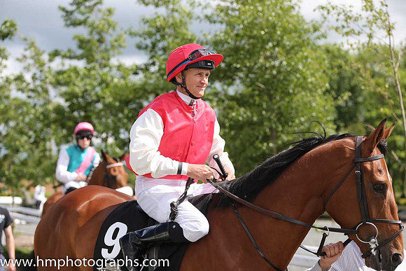 01st Botany Bay ( 9 , scarlet, white sleeves ) and N.G. McCullagh - Trainer : Charles O'Brien - Owner : Mrs Jacqueline O'Brien/Mrs.John Magnier/Michael Tabor