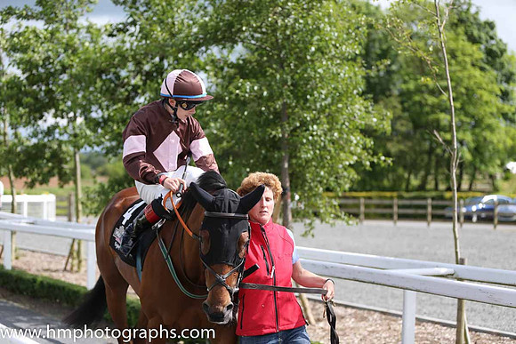 09th Whitehaven Bay (GB) ( 4 , brown, pink diamond ) and R.P. Whelan - Trainer : Ms. Sheila Lavery - Owner : Mugs Syndicate