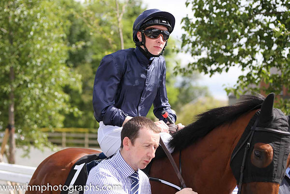 02nd Fields Of Athenry ( 1 , dark blue ) and J.P. O'Brien - Trainer : A.P.O'Brien - Owner : Mrs.John Magnier