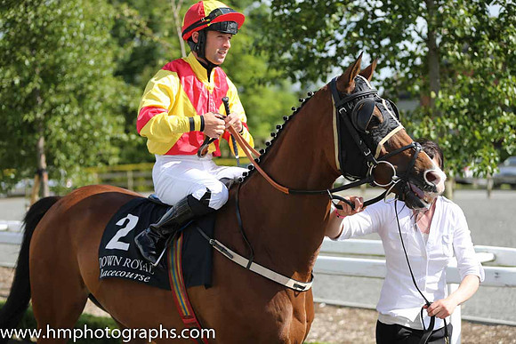 04th Deputy Consort (USA) ( 2 , yellow, red cross sashes ) and R.P. Cleary - Trainer : R. K. Watson - Owner : T.B. Ferris