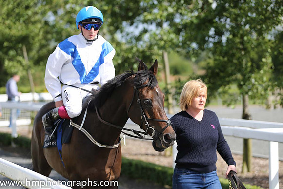 05th Romantic ( 5 , white, royal blue chevron ) and C.D. Hayes - Trainer : P.M.Rogers - Owner : Grange Racing Syndicate