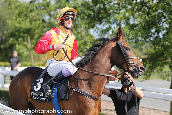 01st Lake Champlain ( 3 , yellow, red epaulettes ) and F.M. Berry - Trainer : Mrs John Harrington - Owner : Anamoine Limited