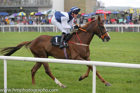 08th Bellaney In Motion ( 1 , dark blue, white chevron ) and R. Coakley (5) - Trainer : D.M. Christie - Owner : J.W. Rosbotham