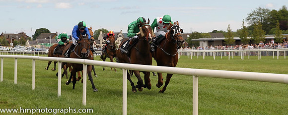 02nd Shipyard (USA) ( 3 , white, red spots ) and W.J. Lee - Trainer : A. Oliver - Owner : S.G. Keys