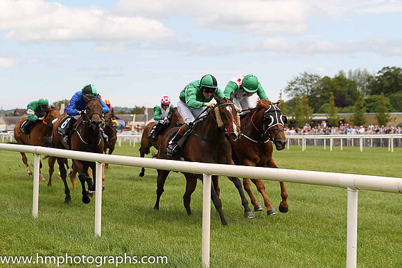 01st Calm Bay ( 4 , emerald greeen, black seams ) and G.P. Halpin (5) - Trainer : H.Rogers - Owner : Mrs M.Rogers