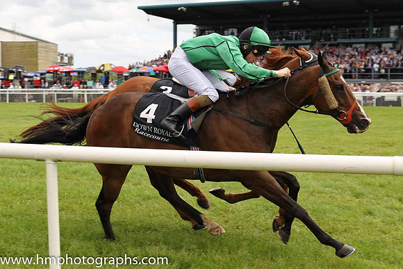 01st Calm Bay ( 4 , emerald greeen, black seams ) and G.P. Halpin (5) - Trainer : H.Rogers - Owner : Mrs M.Rogers