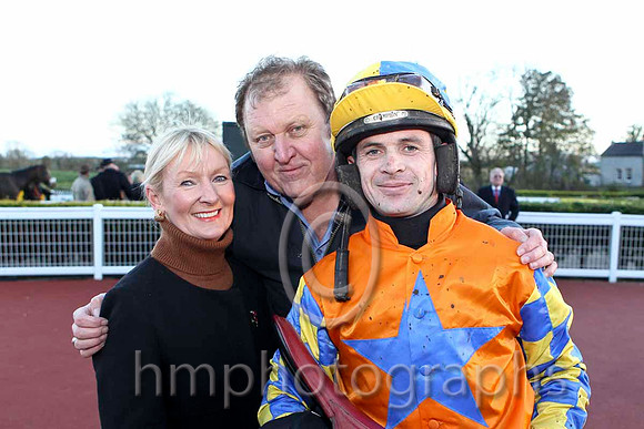 Gilt Shadow's owner David Gordon Roberts & Mr S Crawford - Winner (10, orange, royal blue star, yellow & royal blue check sleeves) - CU2D5025-e2