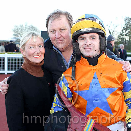 Gilt Shadow's owner David Gordon Roberts  & Mr S Crawford - Winner (10, orange, royal blue star, yellow & royal blue check sleeves) - CU2D5026-e2b
