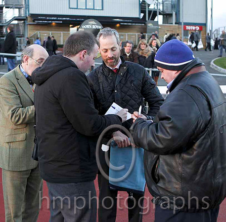 Gilt Shadow's trainer Stuart Crawford being interviewed by the press  - CU2D5031-e