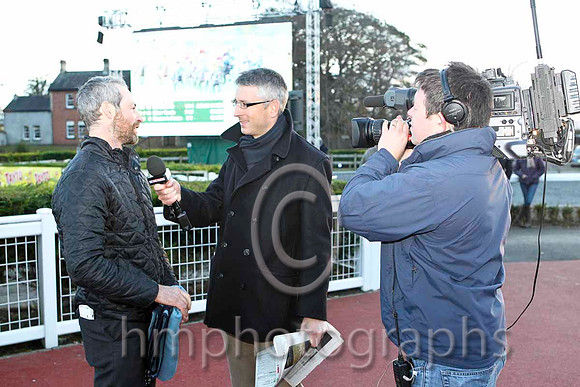 Gilt Shadow's trainer Stuart Crawford being interviewed by At the Races -CU2D5045-e