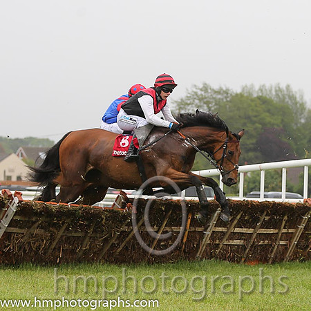 06th Queen Matilda ( 8 , black, red chevron ) and I.J. McCarthy - Trainer : Donal Kinsella - Owner : Donal Kinsella