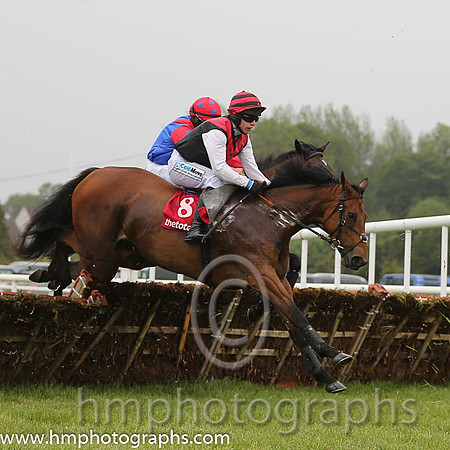 06th Queen Matilda ( 8 , black, red chevron ) and I.J. McCarthy - Trainer : Donal Kinsella - Owner : Donal Kinsella