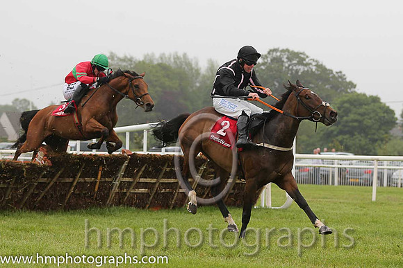 2nd The Nutcracker ( 2 , black, pink seams ) and A.E. Lynch - Trainer : Thomas Gibney - Owner : Mrs Heidi Gibney
