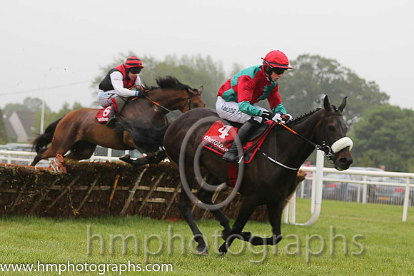 06th Queen Matilda ( 8 , black, red chevron ) and I.J. McCarthy - Trainer : Donal Kinsella - Owner : Donal Kinsella