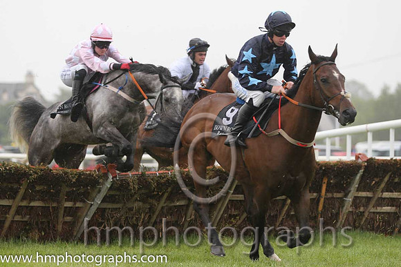 01st Three Stars ( 9 , dark blue, light blue star ) and A.E. Lynch - Trainer : Henry de Bromhead - Owner : Robert Finnegan