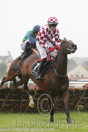 03rd Scorpion Star ( 7 , white and maroon check ) and R.C. Colgan - Trainer : Andrew Lynch - Owner : Aidan M. Murray