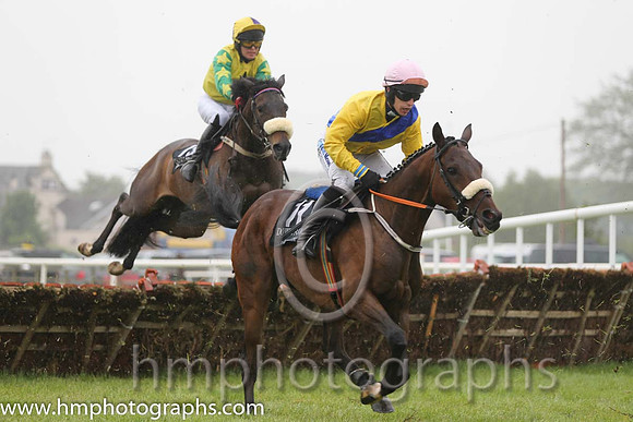 06th Urban Vic ( 11 , canary yellow, blue sash ) and I.J. McCarthy - Trainer : Seamus Fahey - Owner : James Cleary