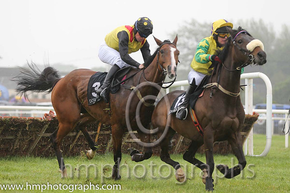 09th Bach On Track ( 3 , yellow, red epaulettes ) and B.M. Cash - Trainer : Patrick Downey - Owner : Plus Fours Syndicate
