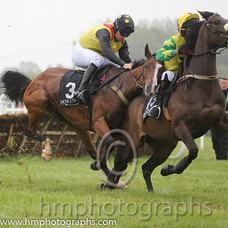 09th Bach On Track ( 3 , yellow, red epaulettes ) and B.M. Cash - Trainer : Patrick Downey - Owner : Plus Fours Syndicate