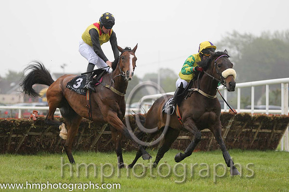 09th Bach On Track ( 3 , yellow, red epaulettes ) and B.M. Cash - Trainer : Patrick Downey - Owner : Plus Fours Syndicate