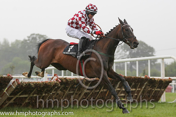 03rd Scorpion Star ( 7 , white and maroon check ) and R.C. Colgan - Trainer : Andrew Lynch - Owner : Aidan M. Murray
