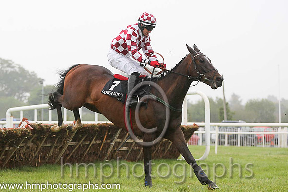 03rd Scorpion Star ( 7 , white and maroon check ) and R.C. Colgan - Trainer : Andrew Lynch - Owner : Aidan M. Murray