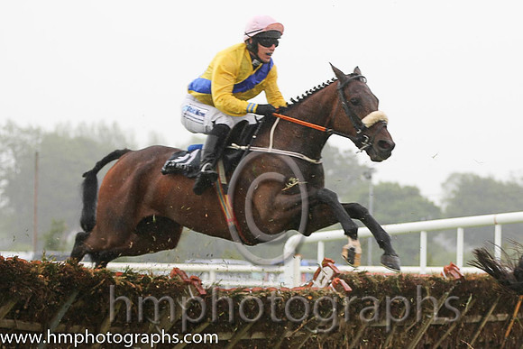 06th Urban Vic ( 11 , canary yellow, blue sash ) and I.J. McCarthy - Trainer : Seamus Fahey - Owner : James Cleary