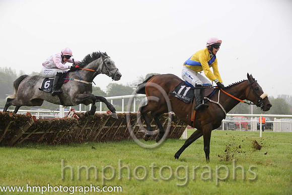 06th Urban Vic ( 11 , canary yellow, blue sash ) and I.J. McCarthy - Trainer : Seamus Fahey - Owner : James Cleary