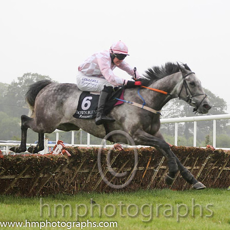 07th Kelso Star ( 6 , pink and white diamonds ) and G.N. Fox (3) - Trainer : John C. McConnell - Owner : Rockview Racing Club