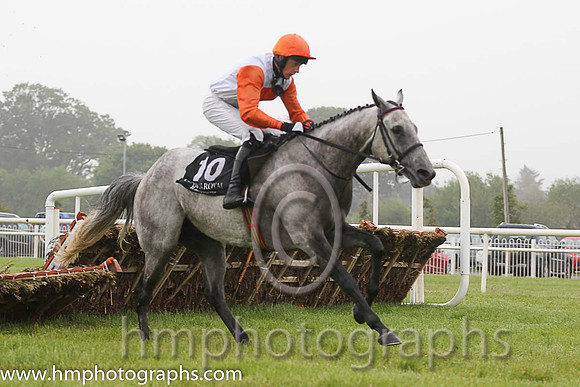 11th Trikesnbikes ( 10 , white, orange disc ) and C.D. Maxwell (3) - Trainer : T.G.McCourt - Owner : Ms. Susanna McCaffrey