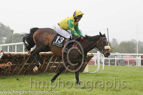13th Last Opera ( 13 , yellow, black star ) and M.P. Flanagan (7) - Trainer : Gerard Keane - Owner : Darragh Feeney