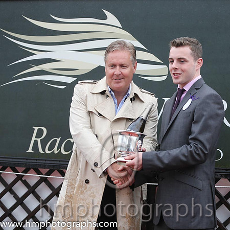 01st Three Stars ( 9 , dark blue, light blue star ) and A.E. Lynch - Trainer : Henry de Bromhead - Owner : Robert Finnegan
