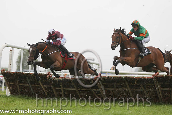03rd Bayan ( 1 , maroon, white triple diamond ) and J.W. Kennedy (7) - Trainer : Gordon Elliott - Owner : Core Syndicate