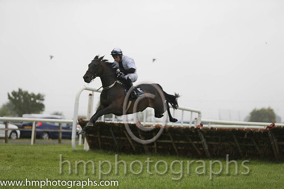 01st Rawnaq ( 4 , white, black panel ) and K.M. Smith (7) - Trainer : Matthew J. Smith - Owner : Kevin John Smith