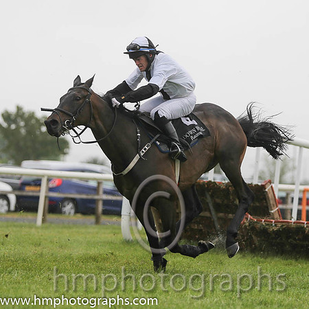 01st Rawnaq ( 4 , white, black panel ) and K.M. Smith (7) - Trainer : Matthew J. Smith - Owner : Kevin John Smith