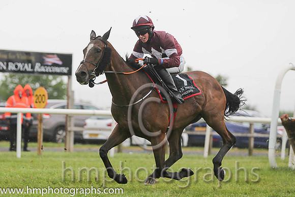 03rd Bayan ( 1 , maroon, white triple diamond ) and J.W. Kennedy (7) - Trainer : Gordon Elliott - Owner : Core Syndicate
