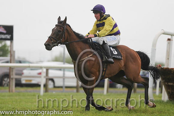 05th Run With The Wind ( 5 , yellow and purple hoops ) and A.E. Lynch - Trainer : S.R.B. Crawford - Owner : John B. O'Hagan