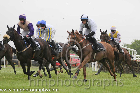 01st May Dullea ( 4 , white ) and J.S. McGarvey (3) - Trainer : Denis W. Cullen - Owner : Glending Syndicate