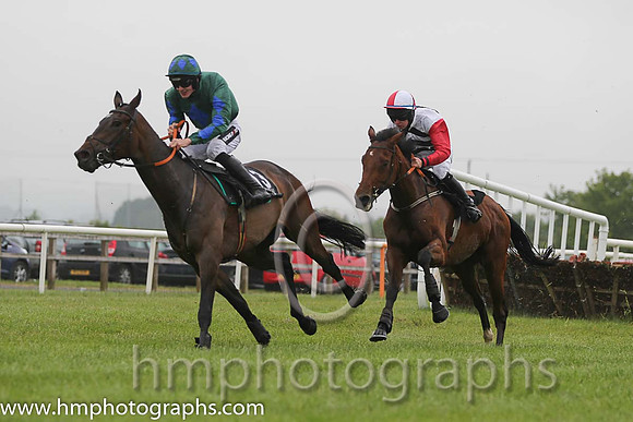 15th Wee Gaza ( 13 , dark green, royal blue diamond ) and D.E. Mullins - Trainer : I. R. Ferguson - Owner : J P Porter