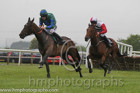 09th Urban Dusk ( 12 , white and black chevrons ) and M.P. Butler - Trainer : Mark Michael McNiff - Owner : Sligo Racing Club