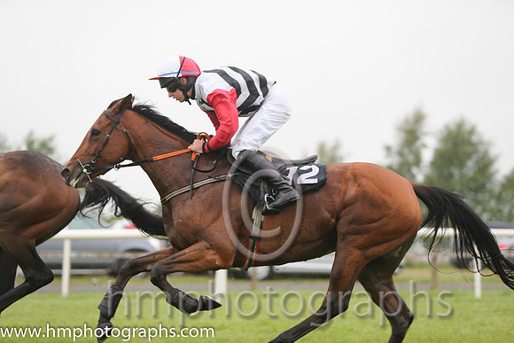09th Urban Dusk ( 12 , white and black chevrons ) and M.P. Butler - Trainer : Mark Michael McNiff - Owner : Sligo Racing Club