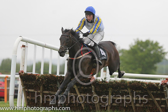 01st May Dullea ( 4 , white ) and J.S. McGarvey (3) - Trainer : Denis W. Cullen - Owner : Glending Syndicate