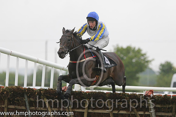 01st May Dullea ( 4 , white ) and J.S. McGarvey (3) - Trainer : Denis W. Cullen - Owner : Glending Syndicate