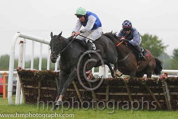 02nd Fighting Days ( 9 , royal blue, white sleeves ) and A.E. Lynch - Trainer : F. Flood - Owner : Kevin Cunningham/T.Owens